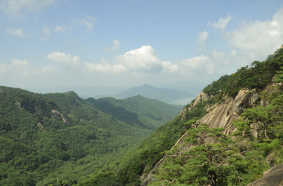 작성산에서 바라본 동산자락과 청풍호 이미지 2